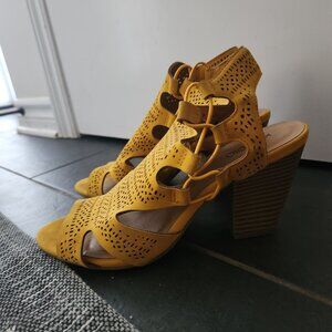 K Studio Slip On Cut Out Sandal Size 8